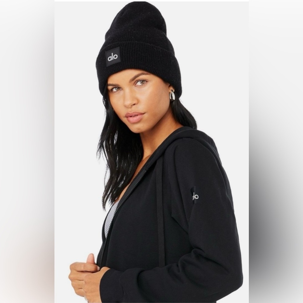 ALO Yoga Beanie - Picture 7 of 8